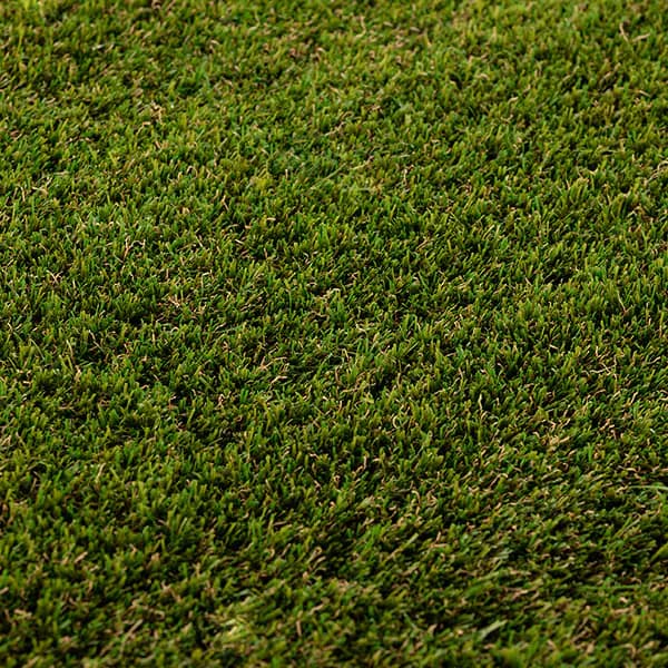 Pasto sintético Emerald 30 — Residencial